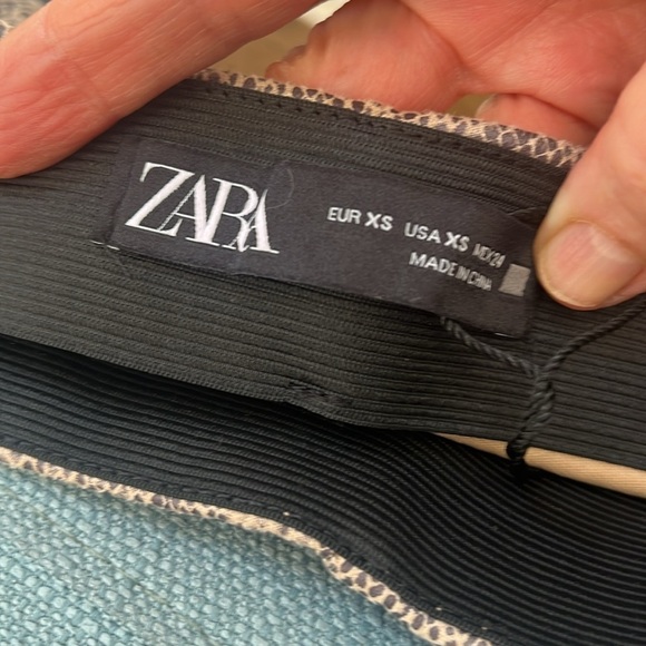 Zara NWOT Snakeskin Print High Waisted Leggings in Size XS - Picture 4 of 8